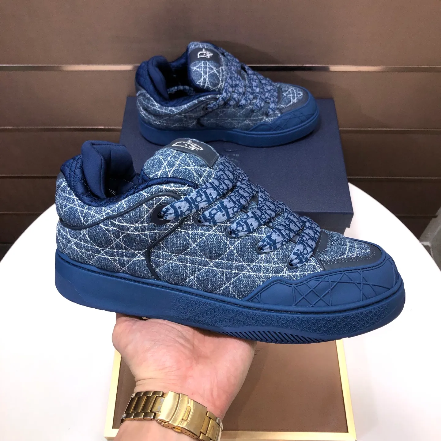 Ex-factory price: 800💶 (top original order) Brand: Dior (Dior) Standard code: Men's size 39-44 (45 customized) Grade: Same as the official website Material: Top original cowhide stitched together Original wear-resistant and lightweight outsole Style category: Fashionable casual shoes Distinguished luxury brand elements top luxury Color: Color of the actual picture